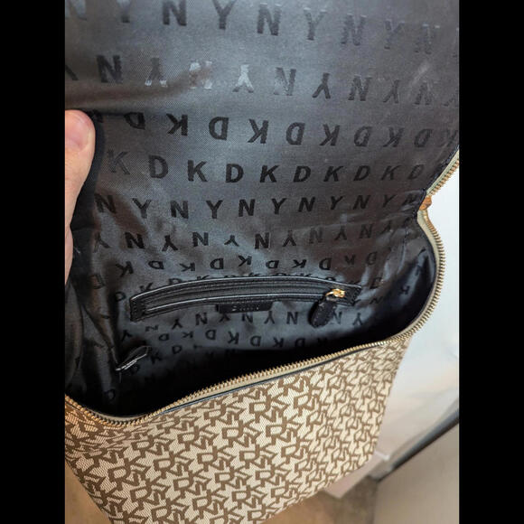 DKNY Bradee Signature Backpack Bag Flap Closure Logo Pattern Beige Original - Picture 7 of 12